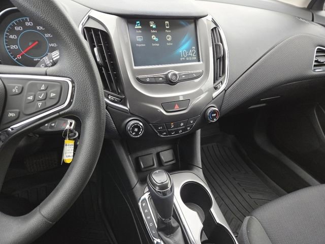 Used 2017 Chevrolet Cruze LT image 30