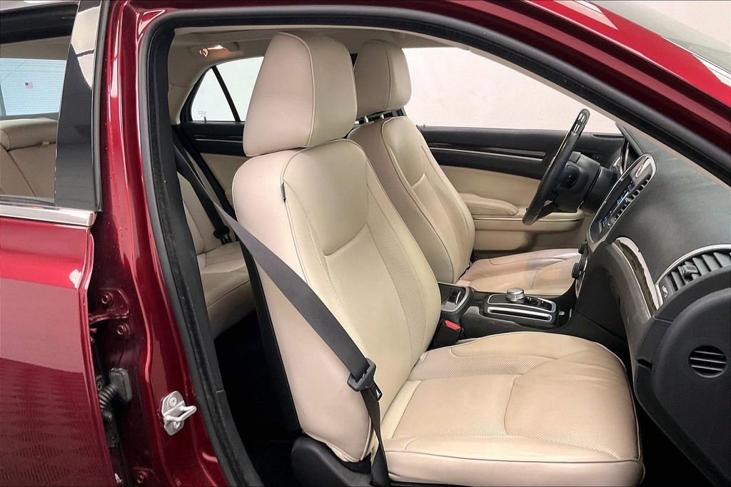 Used 2018 Chrysler 300 Limited w/ Light Group image 6