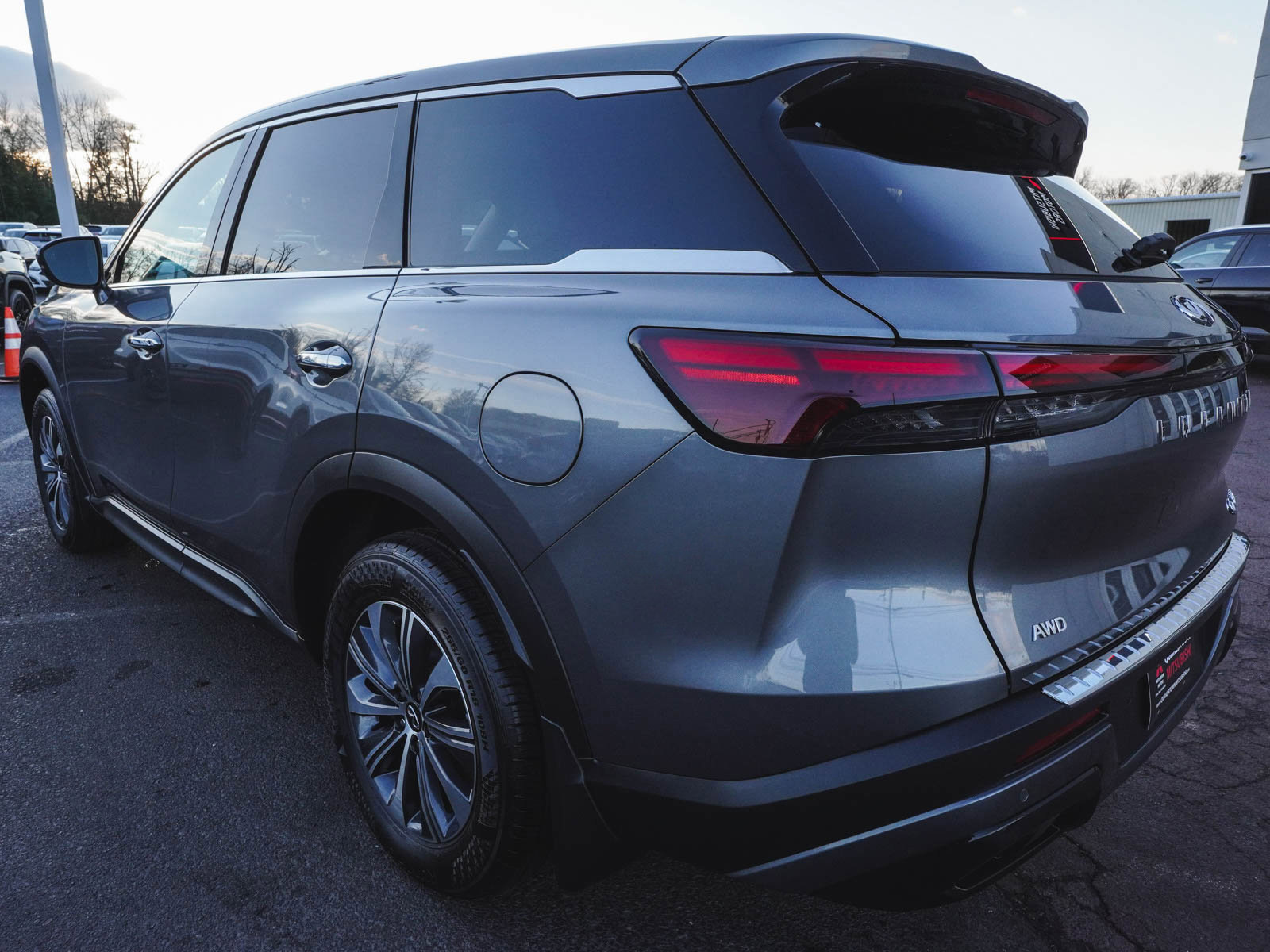 Used 2025 INFINITI QX60 Pure w/ Cargo Package image 7