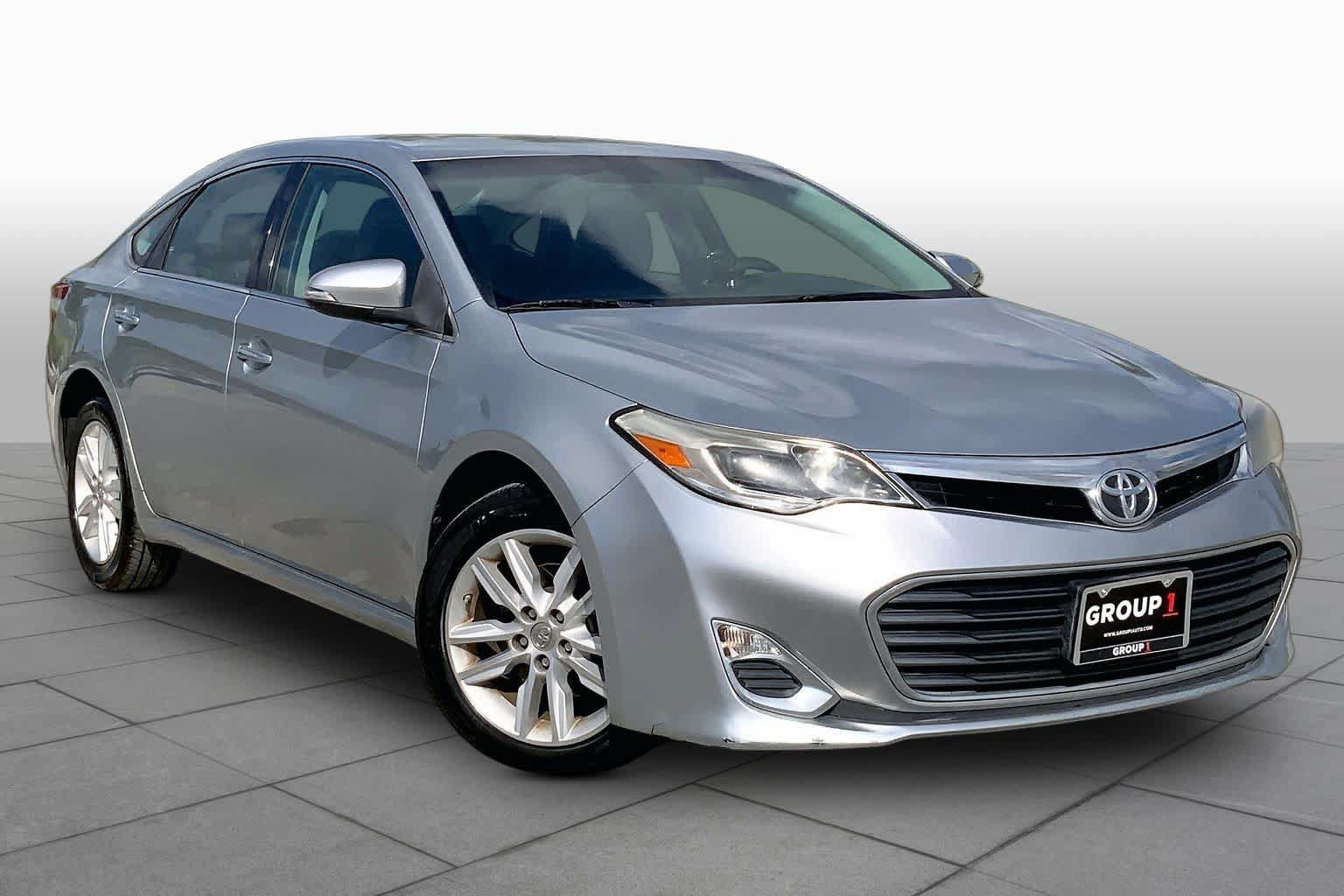 Used 2015 Toyota Avalon XLE FWD image 3