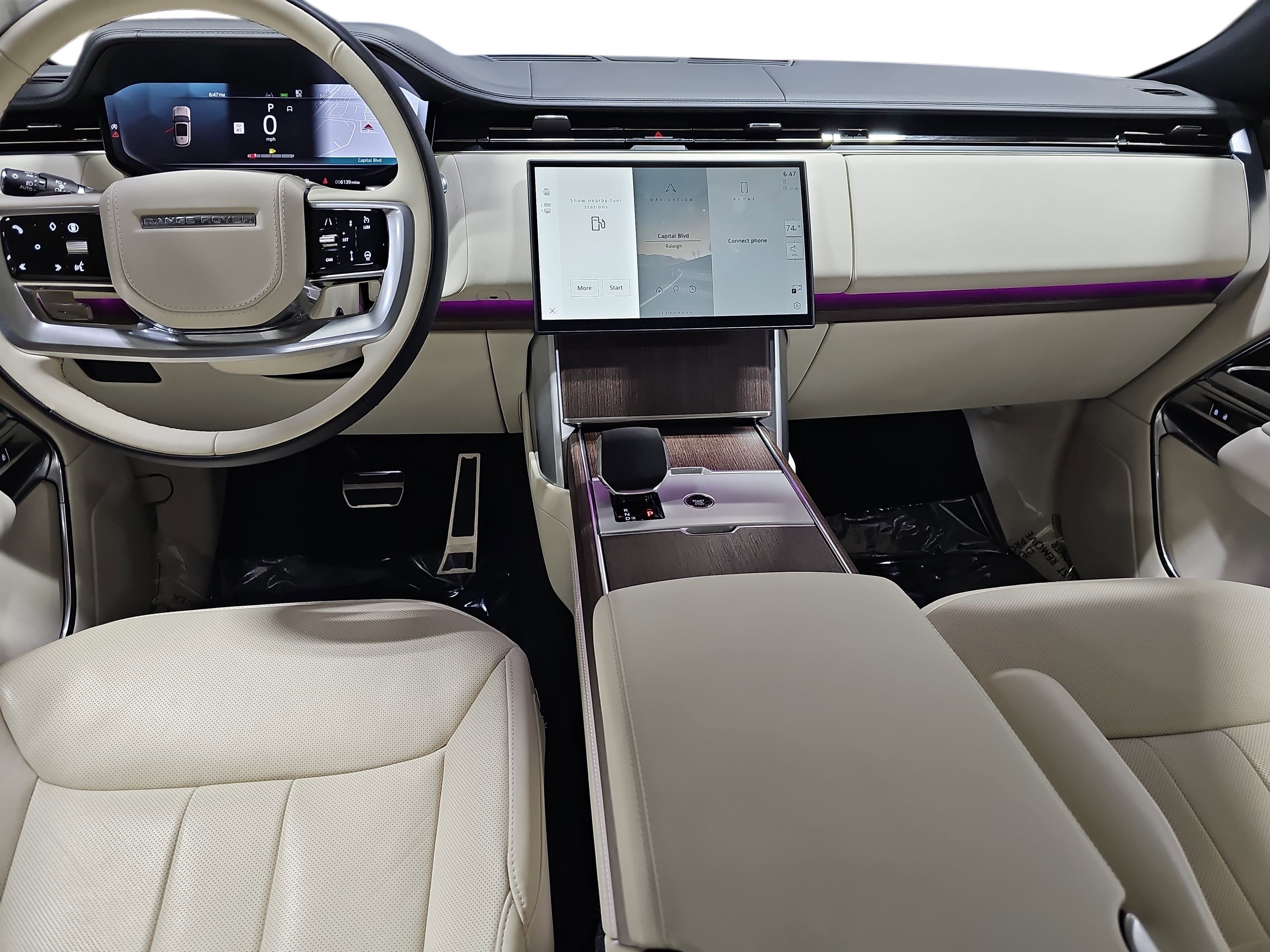 Used 2025 Land Rover Range Rover SE image 9