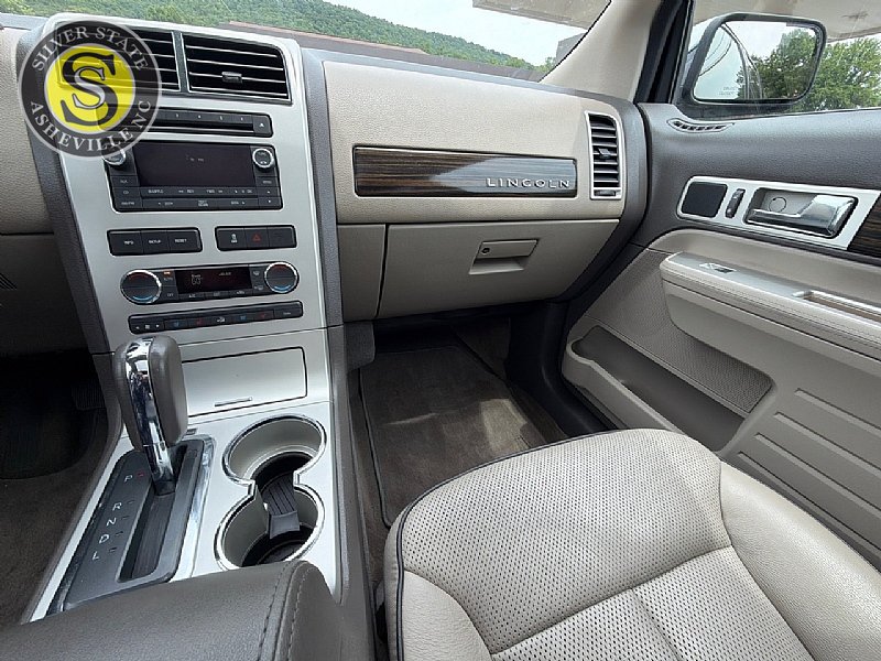 Used 2010 Lincoln MKX AWD image 23