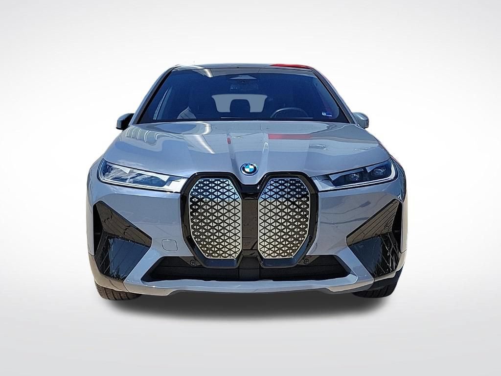 Used 2023 BMW iX xDrive50 w/ Sport Package AWD/4WD image 8