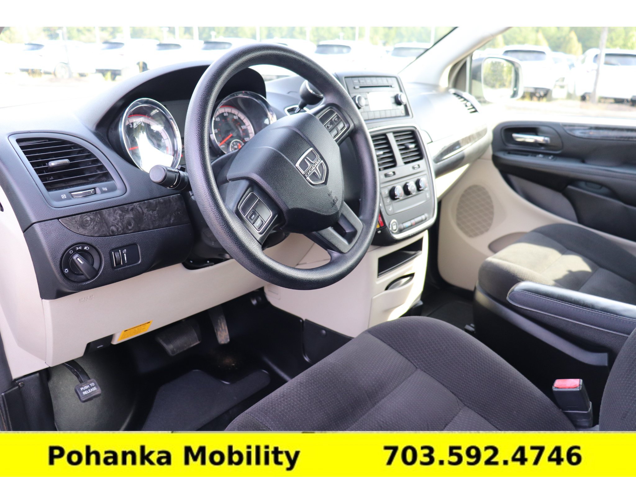 Used 2015 Dodge Grand Caravan American Value Package FWD image 19