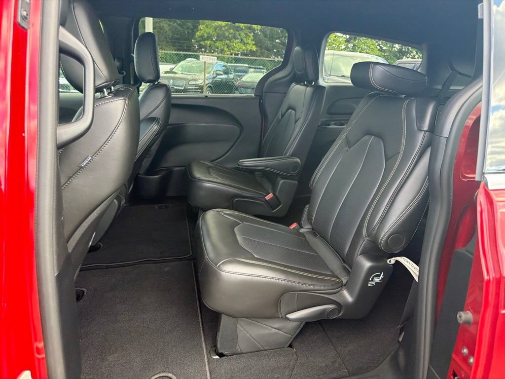 Used 2026 Chrysler Voyager LX FWD image 13