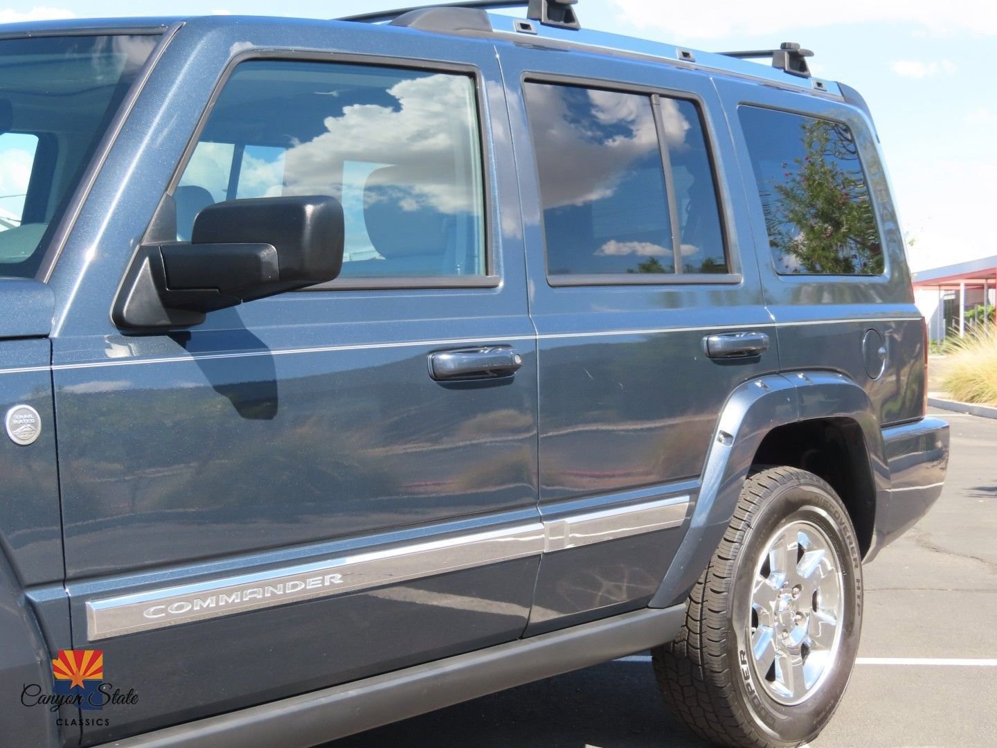 Used 2006 Jeep Commander Limited w/ Trailer Tow Group IV image 25