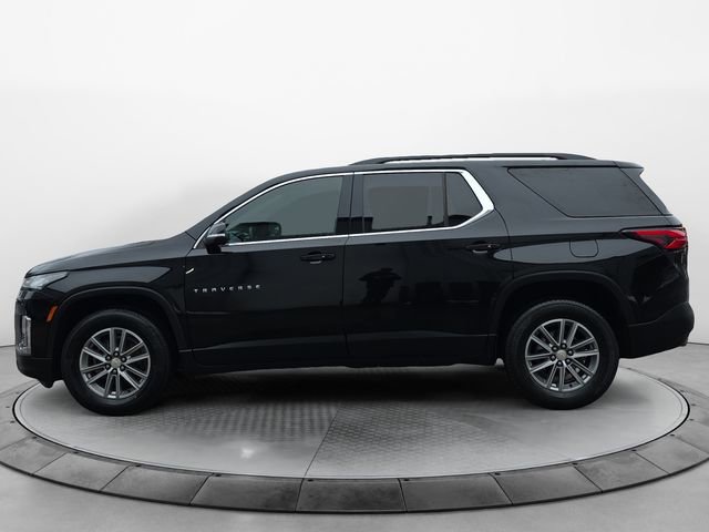 Used 2022 Chevrolet Traverse LT image 2