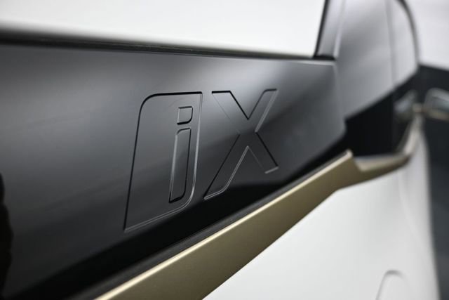 Used 2023 BMW iX xDrive50 AWD/4WD image 17