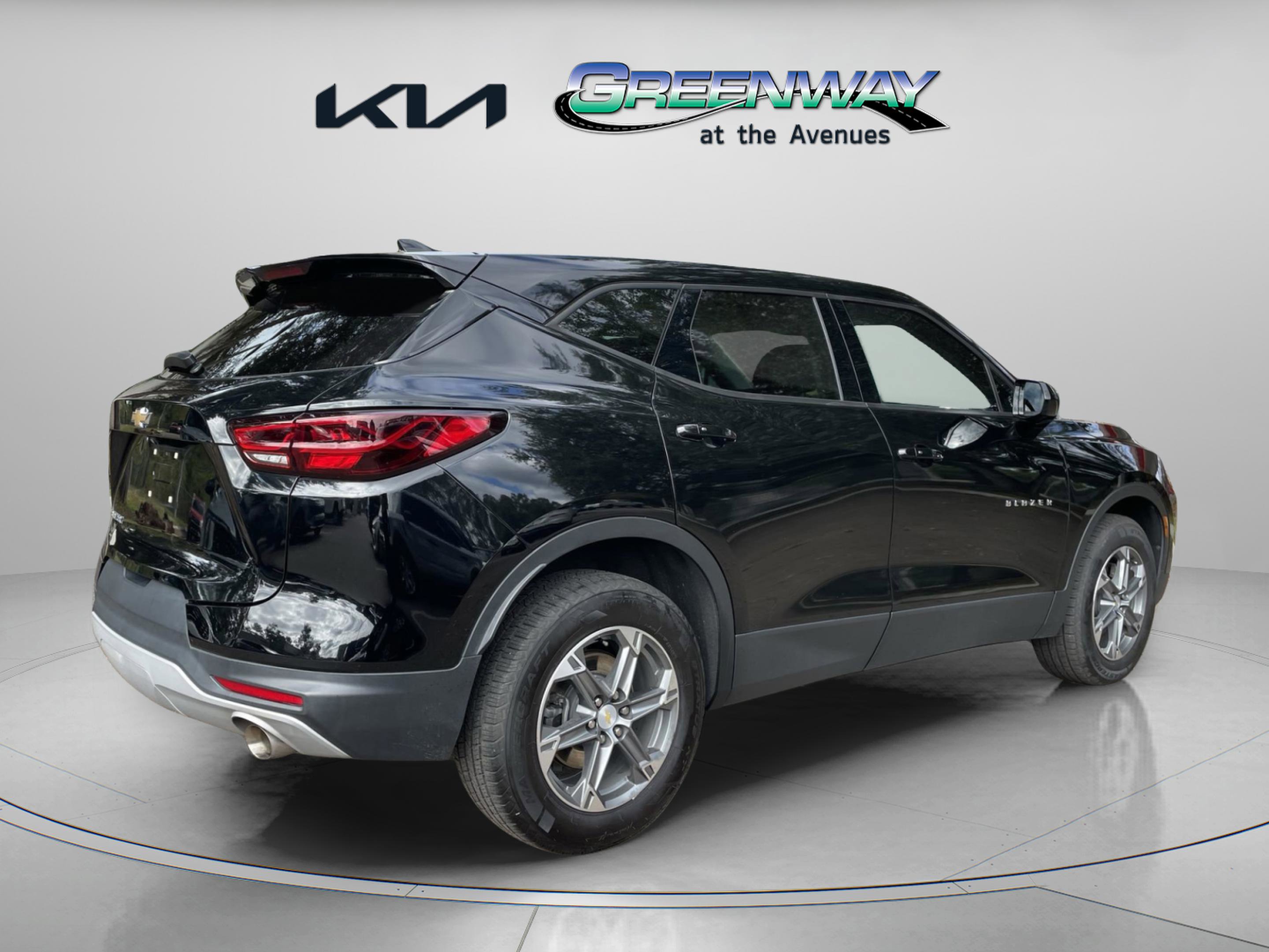 Used 2023 Chevrolet Blazer LT image 4