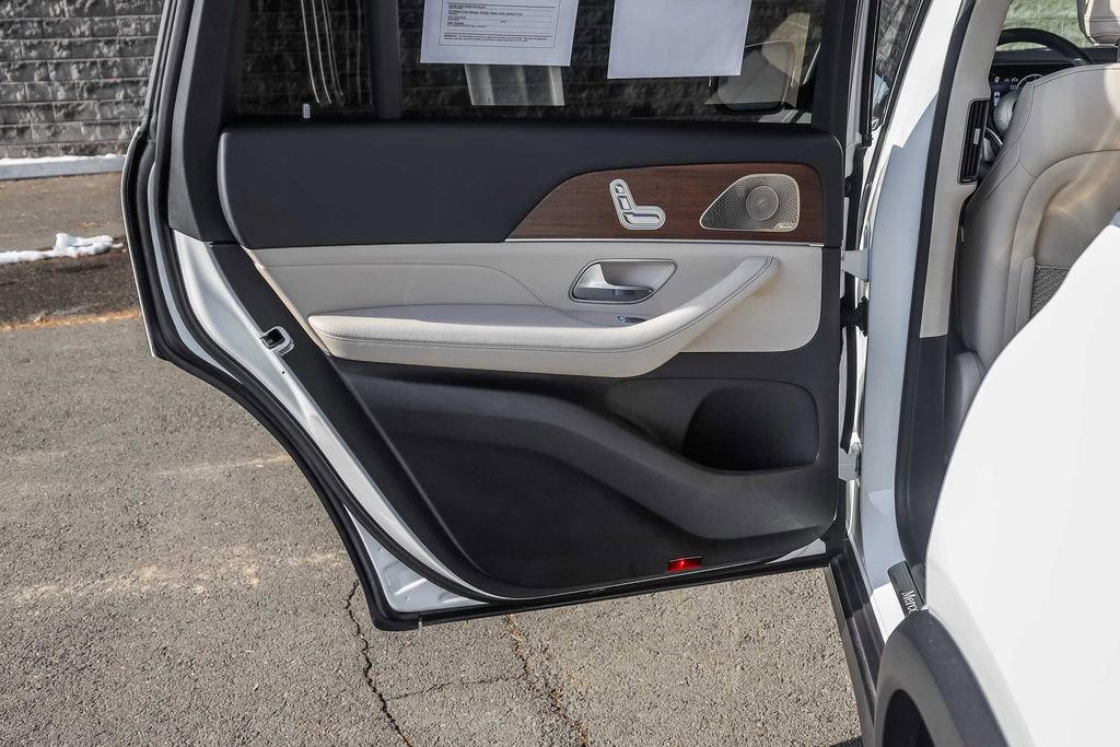 Used 2024 Mercedes-Benz GLS 450 4MATIC image 18