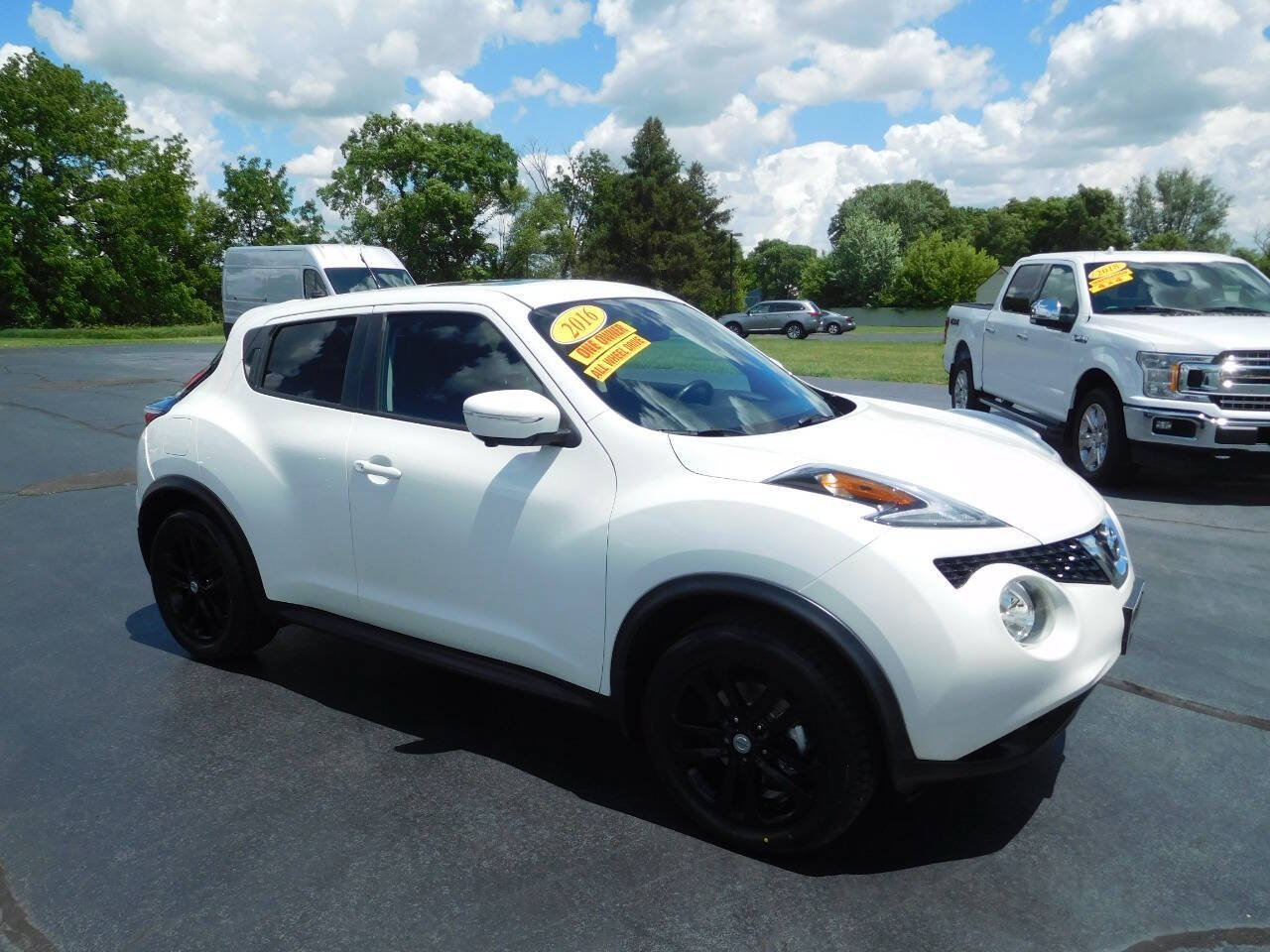 Used 2016 Nissan Juke SV w/ Technology Package AWD/4WD image 3