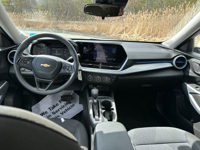 Used 2024 Chevrolet Trax LS w/ LS Convenience Package image 12