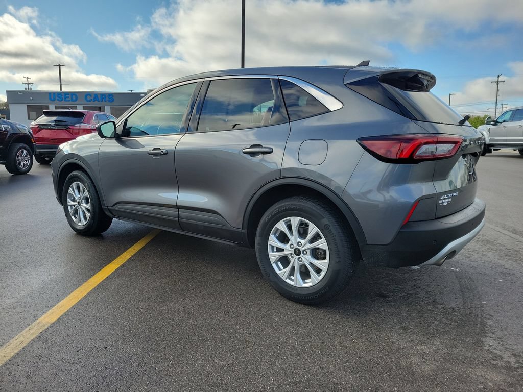 Used 2023 Ford Escape Active w/ Tech Pack #2 AWD/4WD image 3