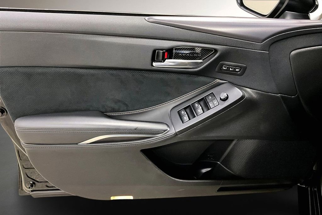 Used 2022 Toyota Avalon Touring w/ Advanced Safety Package image 20