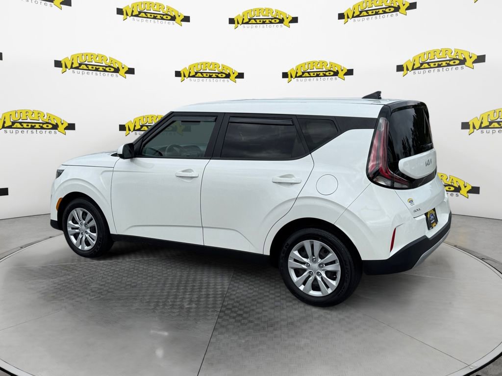 Used 2023 Kia Soul LX FWD image 3