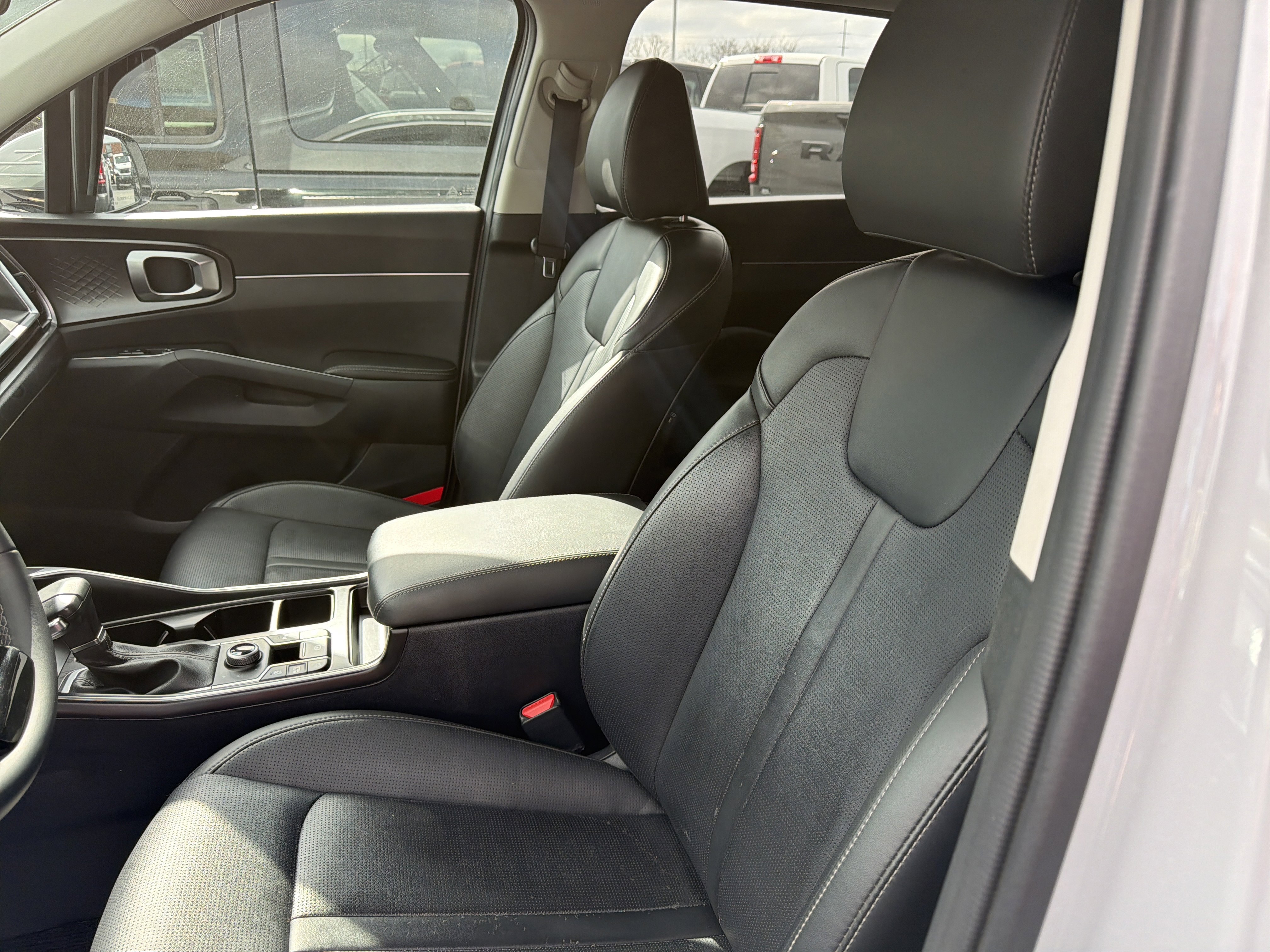 Used 2024 Kia Sorento S w/ Panoramic Sunroof Package image 26