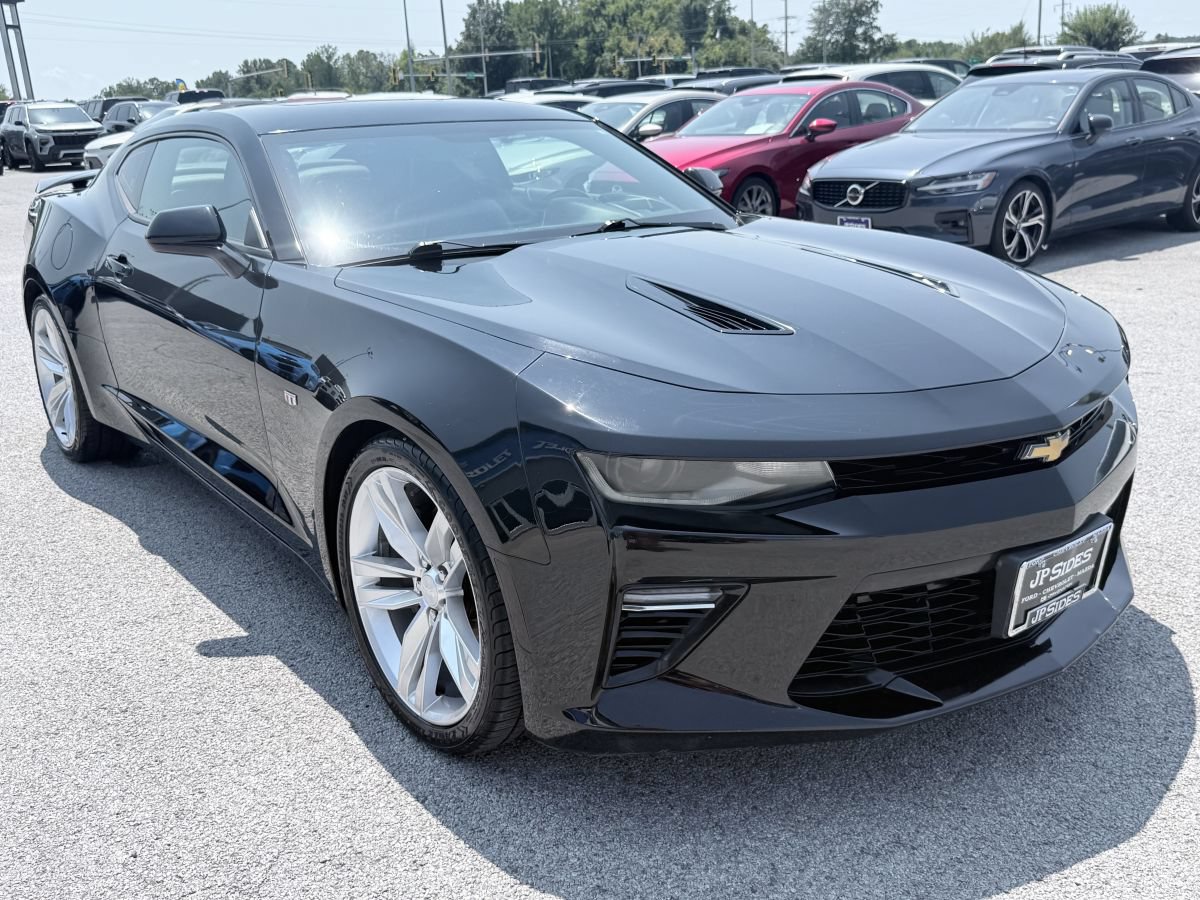 Used 2016 Chevrolet Camaro SS RWD image 3