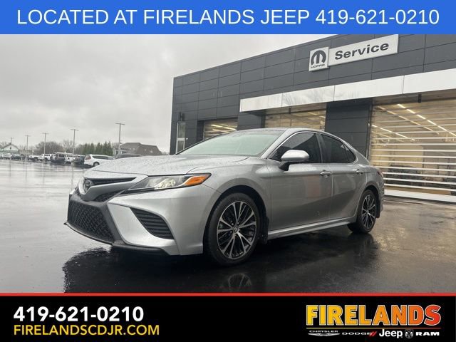 Used 2019 Toyota Camry SE image 3