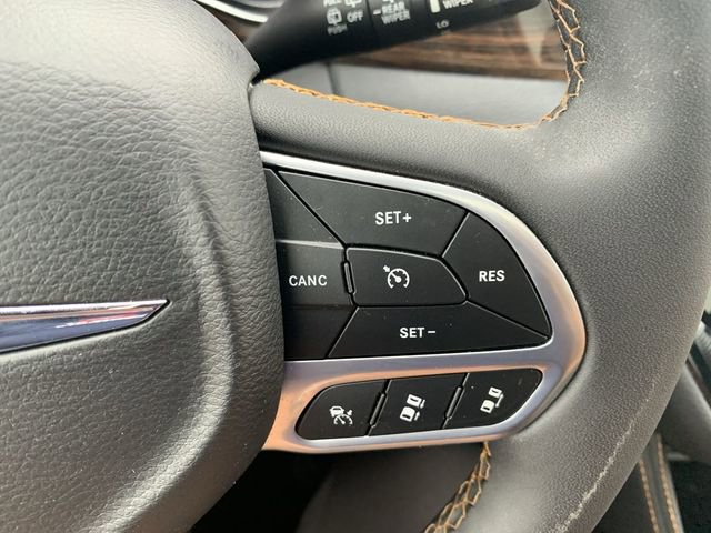 Used 2023 Chrysler Pacifica Pinnacle FWD image 29