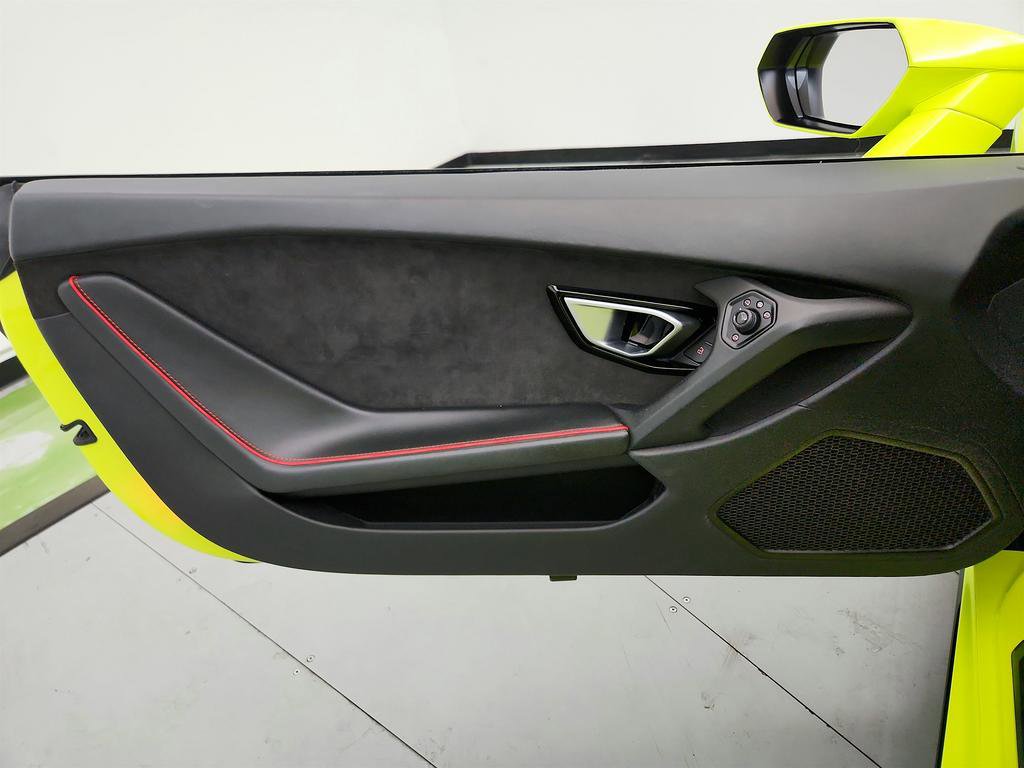 Used 2020 Lamborghini Huracan EVO image 20