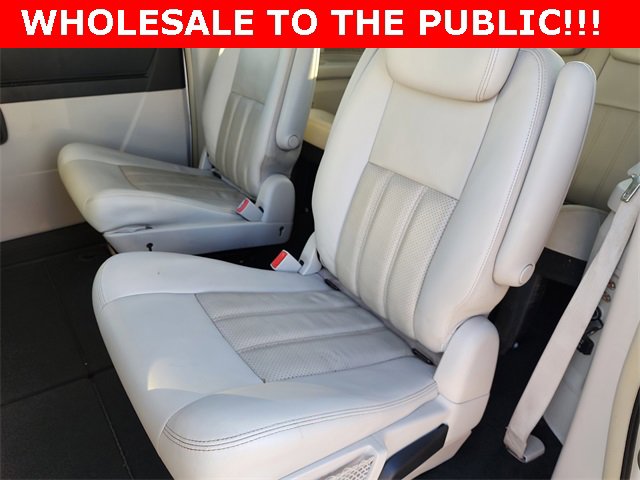 Used 2010 Chrysler Town & Country Touring image 14