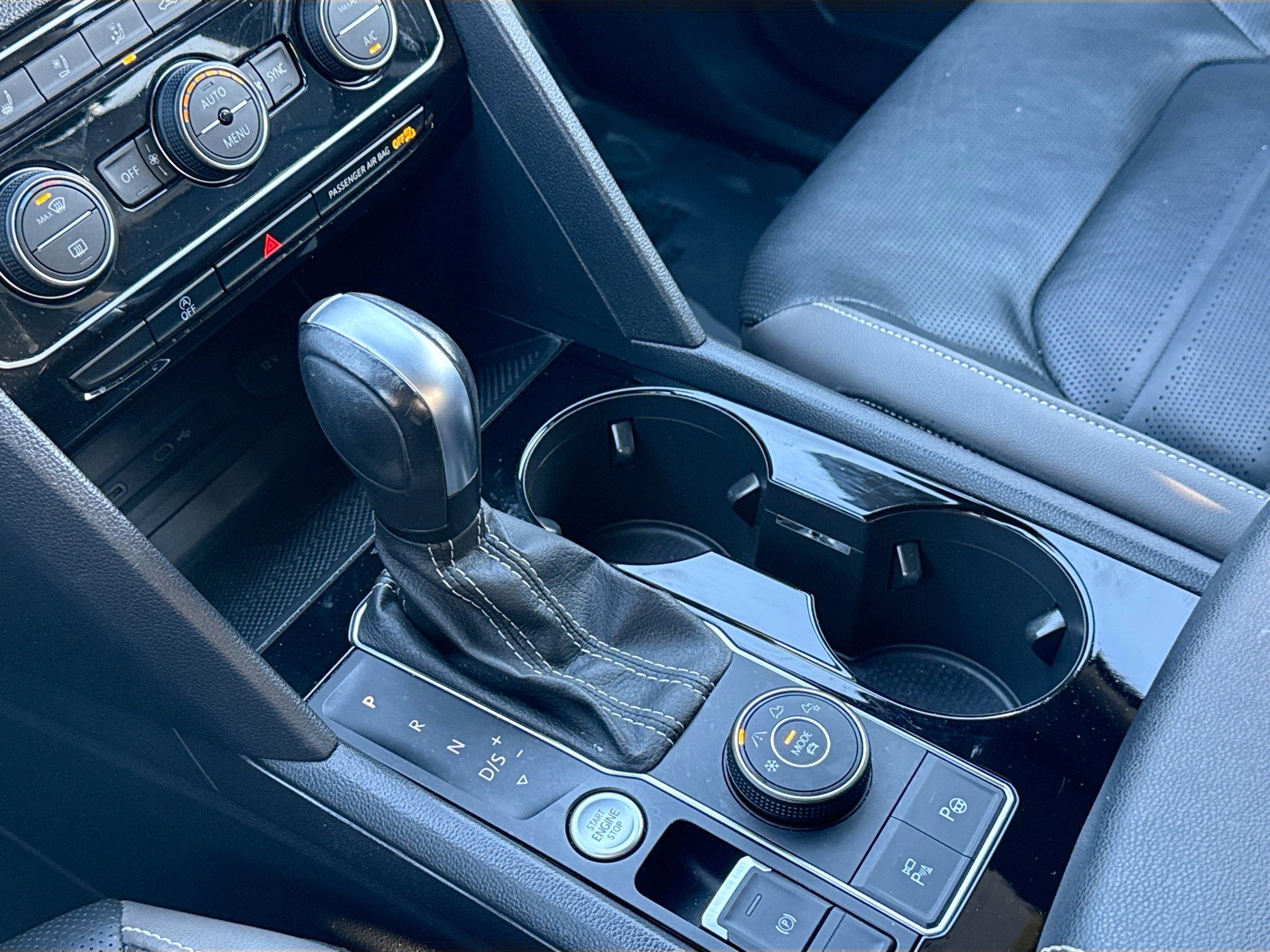 Used 2023 Volkswagen Atlas Cross Sport SEL Premium R-Line image 29