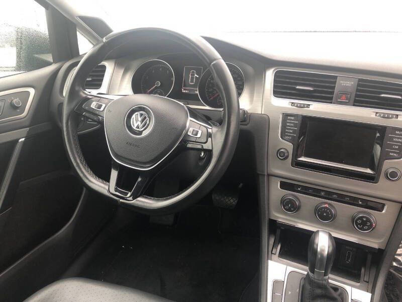Used 2015 Volkswagen Golf SE image 10