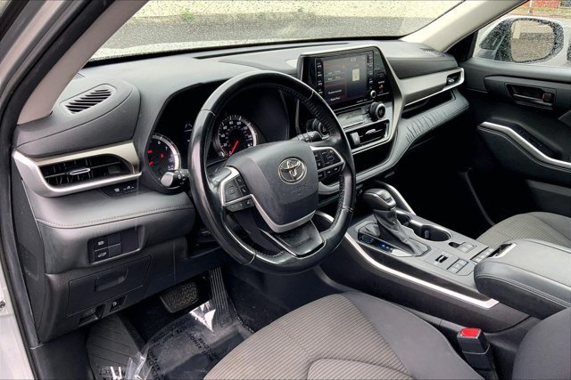 Used 2022 Toyota Highlander LE AWD/4WD image 14