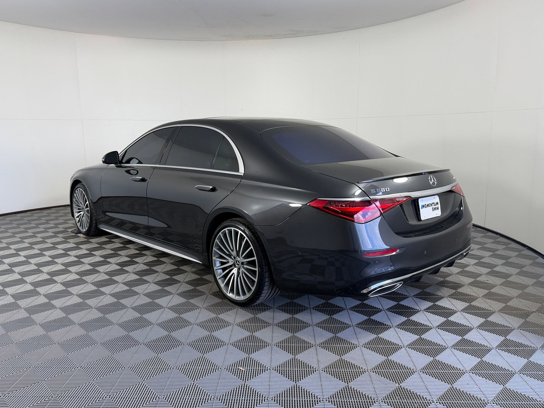 Used 2021 Mercedes-Benz S 580 4MATIC Sedan image 3