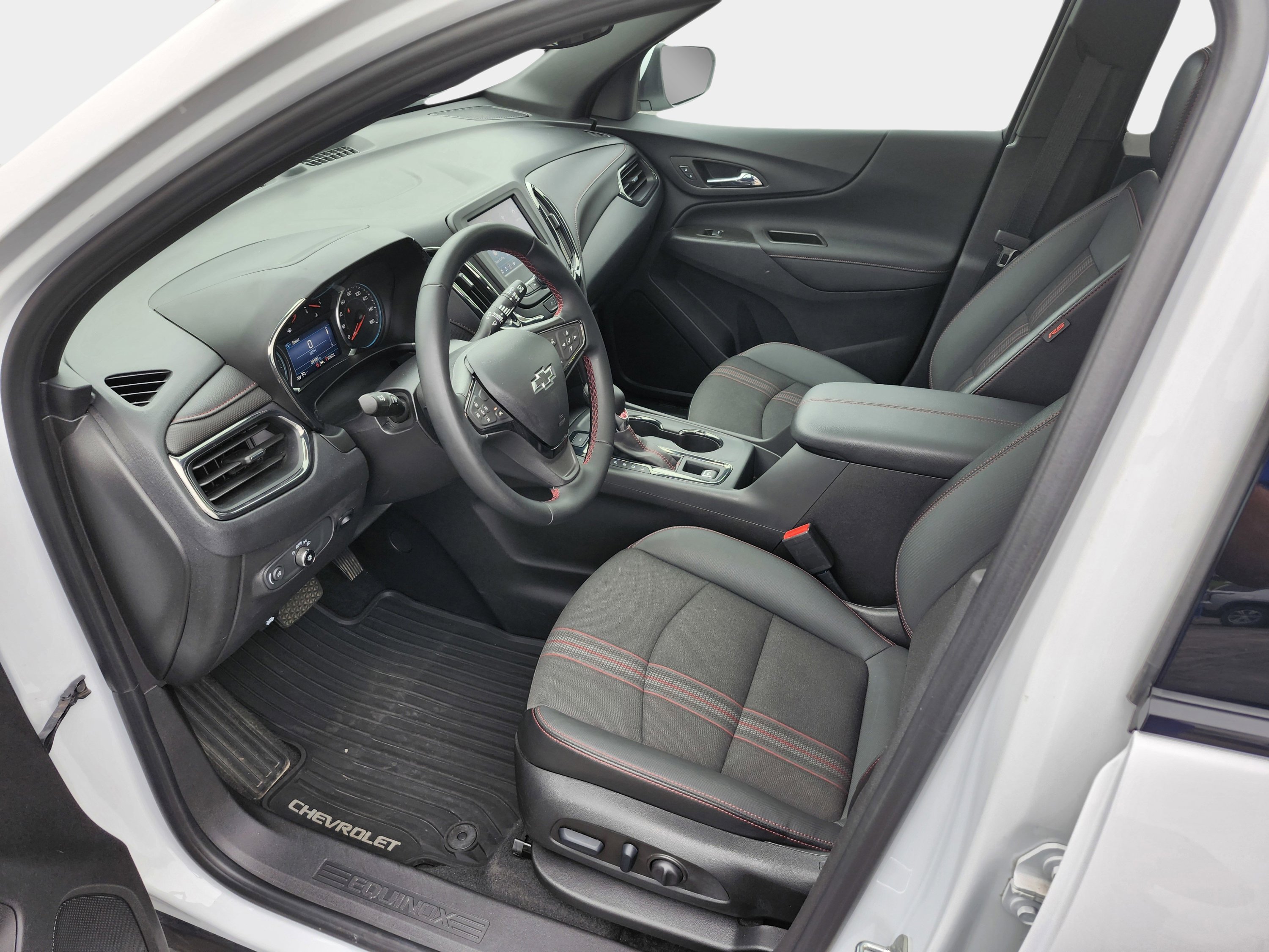 Used 2023 Chevrolet Equinox RS image 9