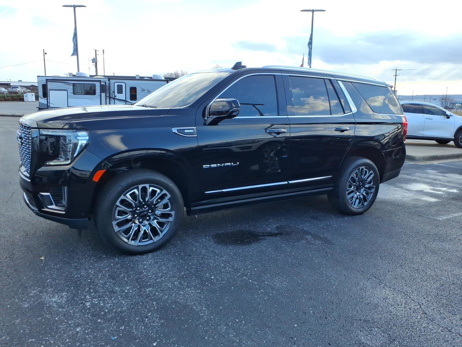 Used 2024 GMC Yukon Denali Ultimate image 3