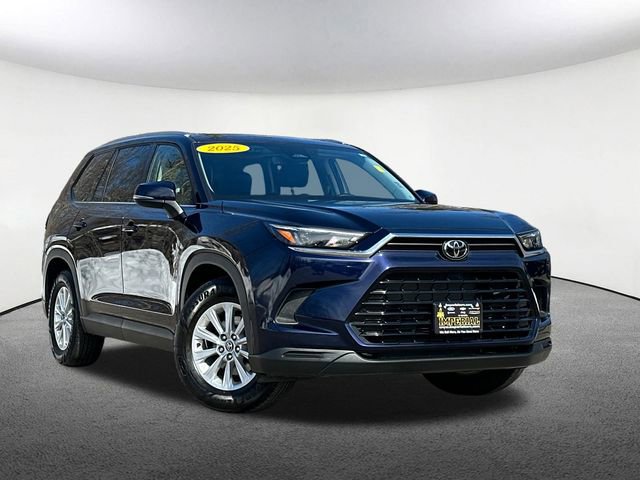 Used 2025 Toyota Grand Highlander AWD image 2