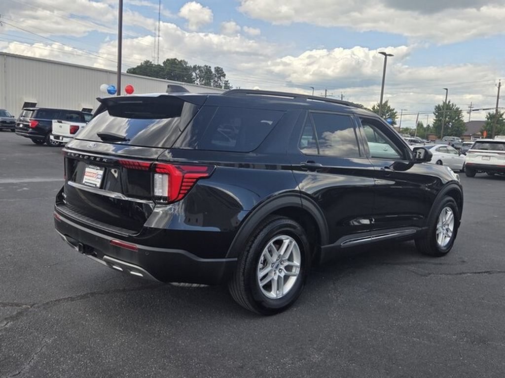 Used 2025 Ford Explorer Active w/ Active Comfort Package RWD image 7