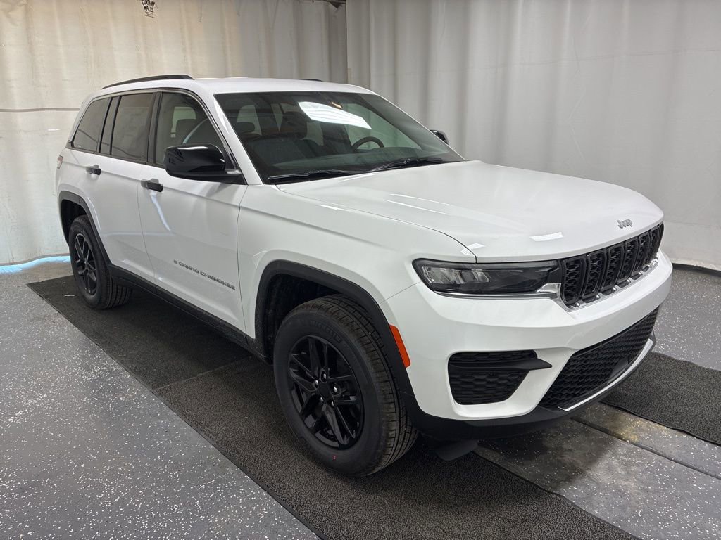 New 2026 Jeep Grand Cherokee Laredo w/ Trailer Tow Package AWD/4WD image 3