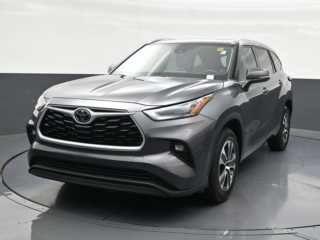 Used 2022 Toyota Highlander XLE FWD image 9