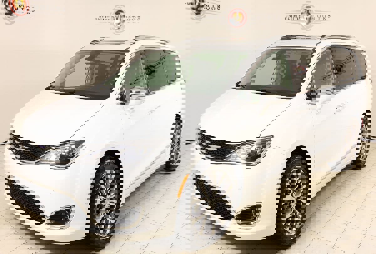 Used 2019 Chrysler Pacifica Limited w/ Tire & Wheel Group image 5