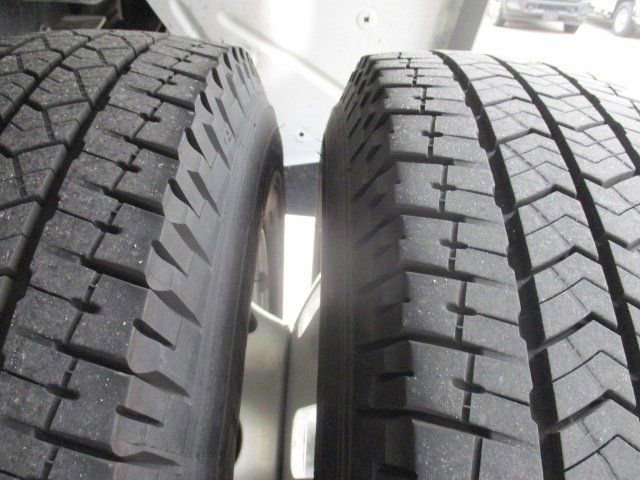 Used 2024 Chevrolet Silverado 3500 High Country w/ High Country Premium Package AWD/4WD image 27