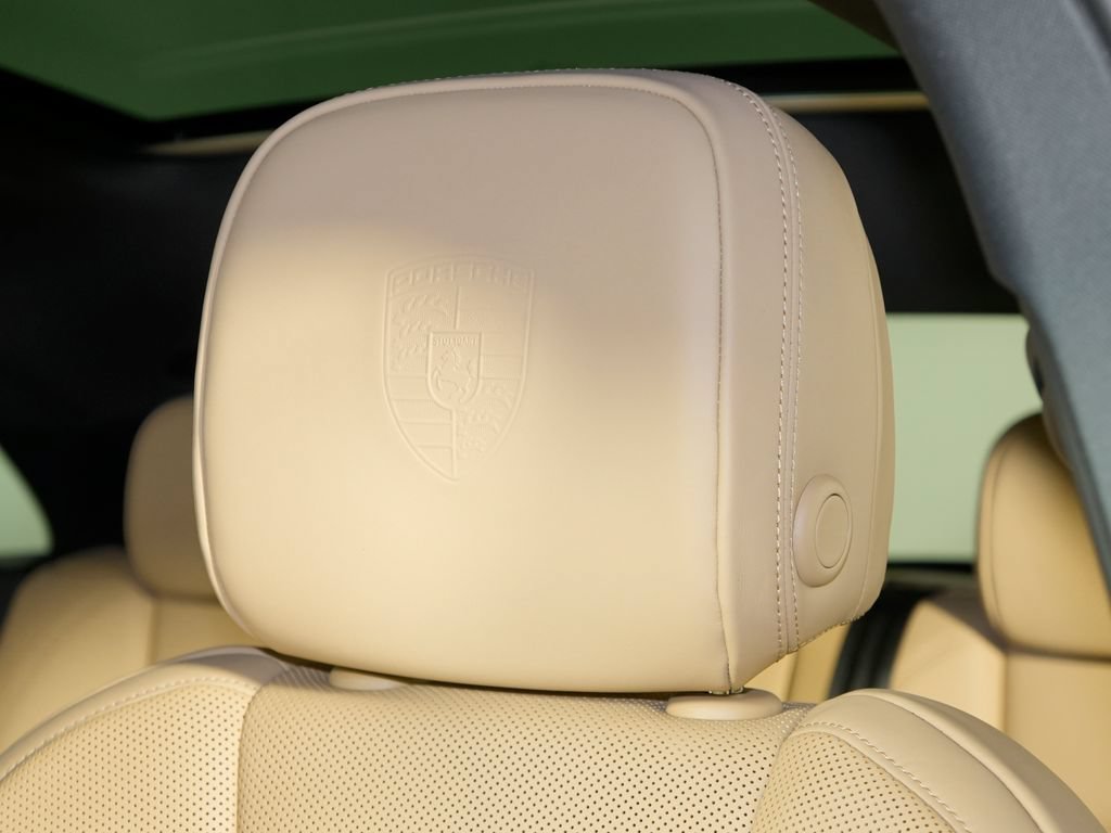 Certified 2024 Porsche Macan w/ Premium Plus Package AWD/4WD image 22