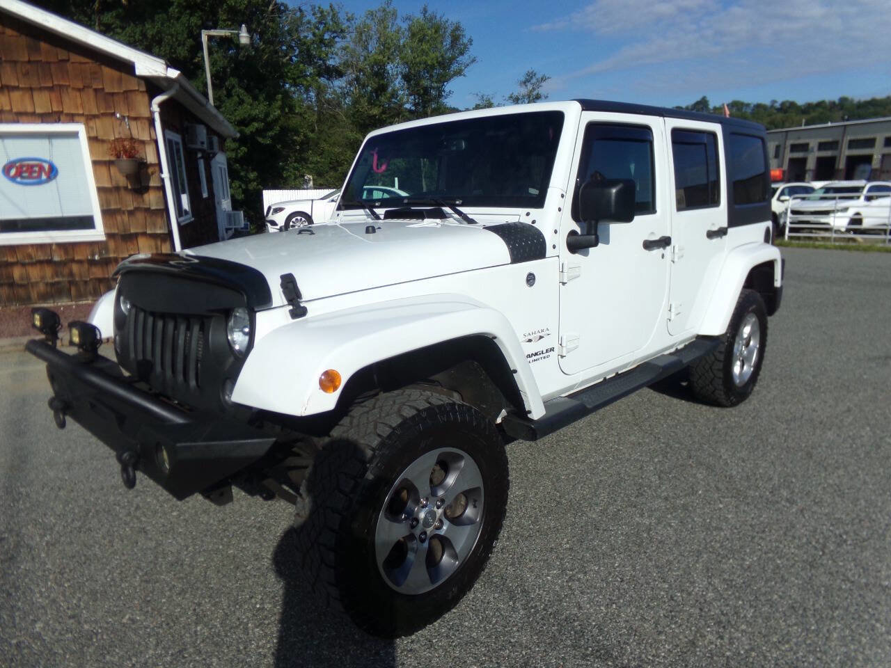 Used 2017 Jeep Wrangler Unlimited Sahara image 1