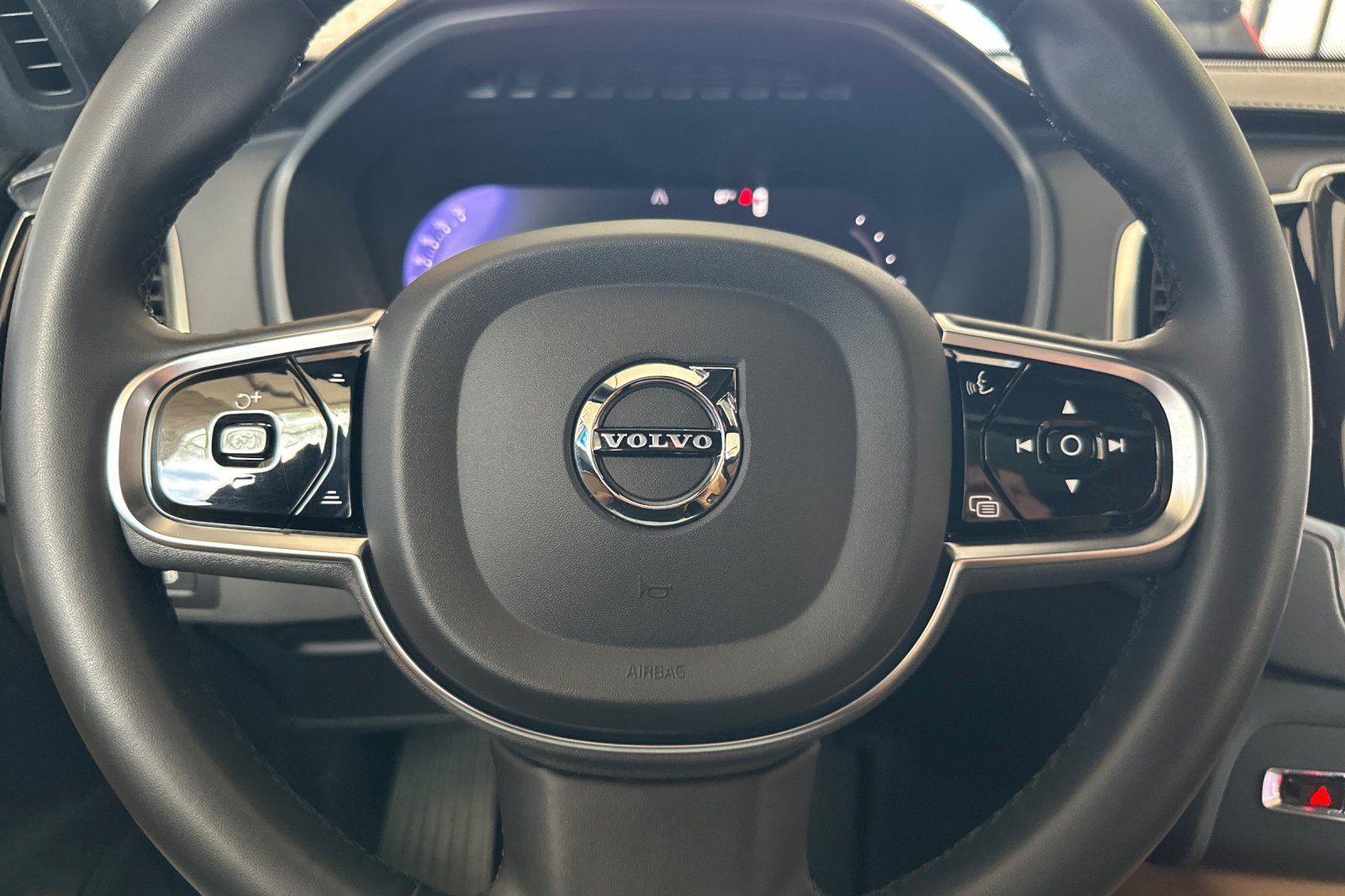 Certified 2024 Volvo XC90 T8 Ultimate w/ Lounge Package AWD/4WD image 30