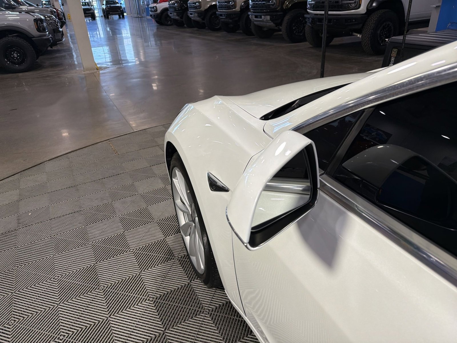 Used 2020 Tesla Model 3 Standard Range Plus image 15