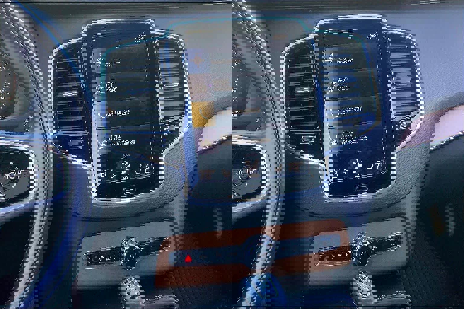 Used 2017 Volvo XC90 T6 Inscription w/ Vision Package image 6