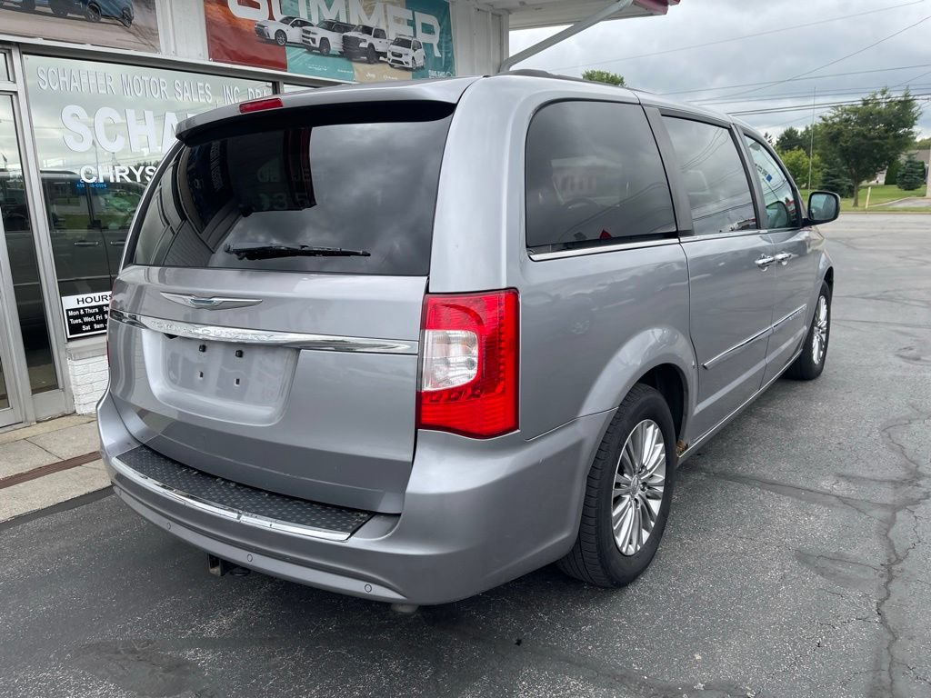 Used 2013 Chrysler Town & Country Touring-L w/ Driver Convenience Group FWD image 6