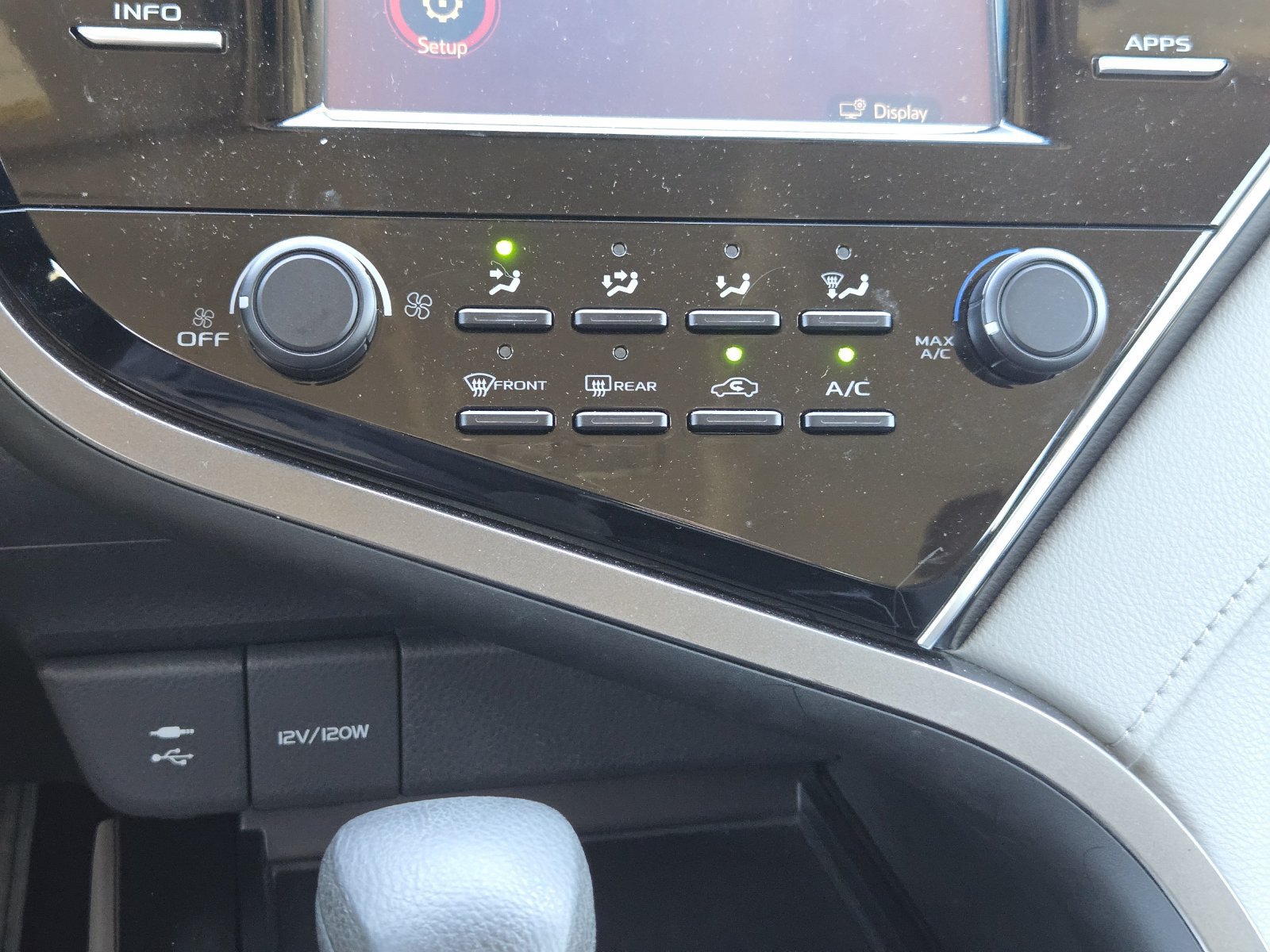 Used 2018 Toyota Camry LE FWD image 22