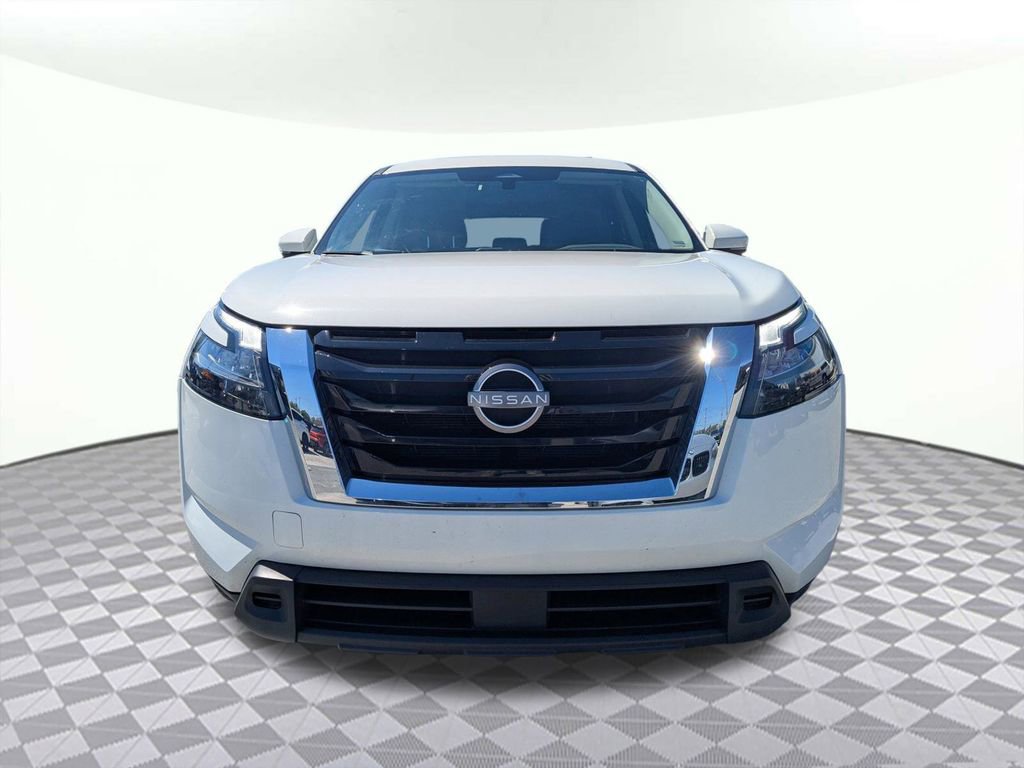Used 2025 Nissan Pathfinder SV image 7