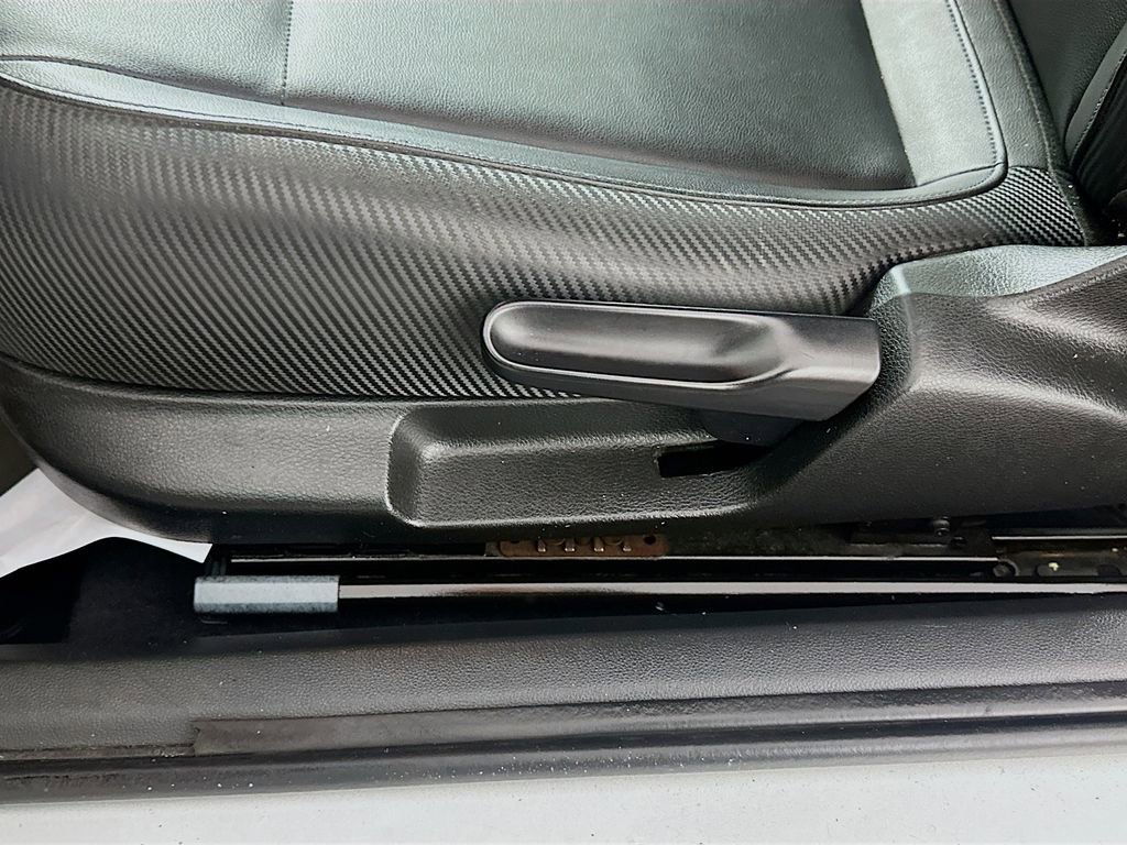 Used 2013 Volkswagen Beetle 2.5 image 17