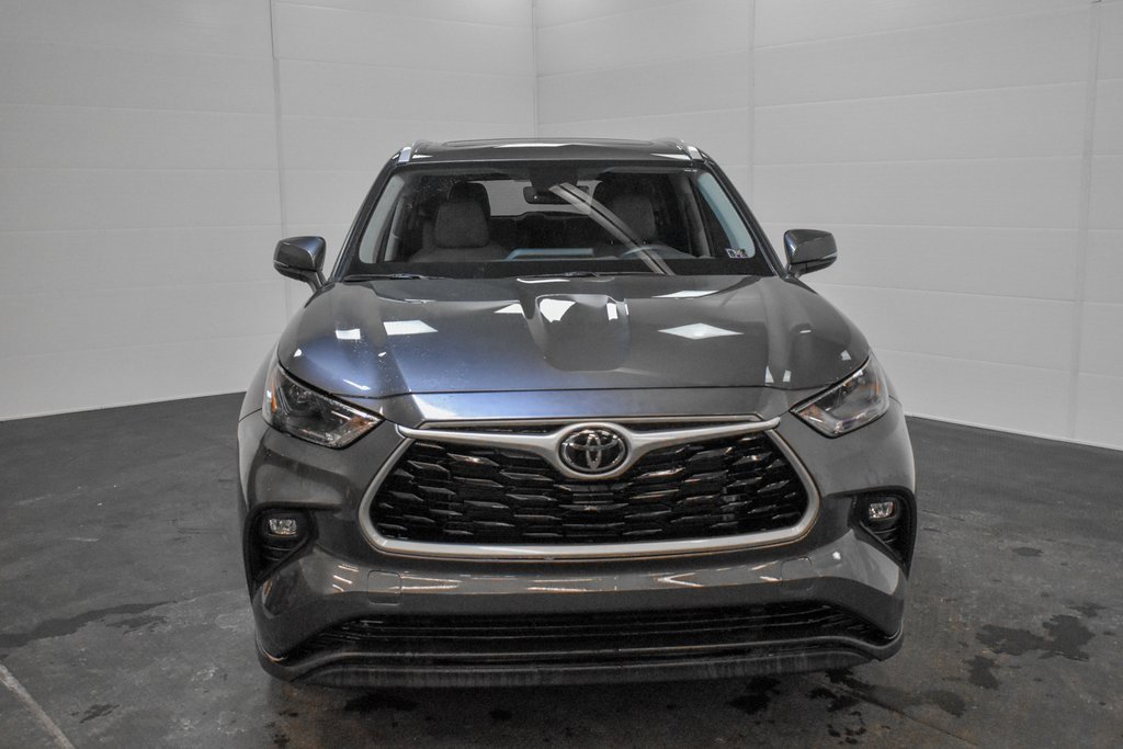 Used 2022 Toyota Highlander XLE image 2