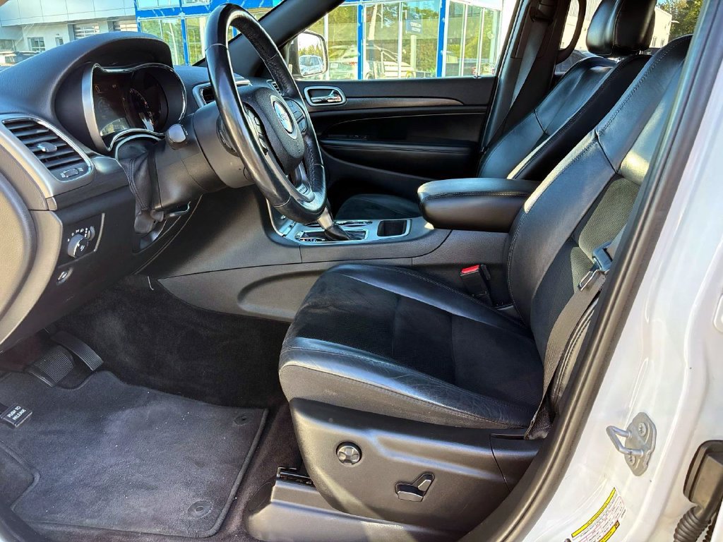 Used 2018 Jeep Grand Cherokee Altitude AWD/4WD image 9