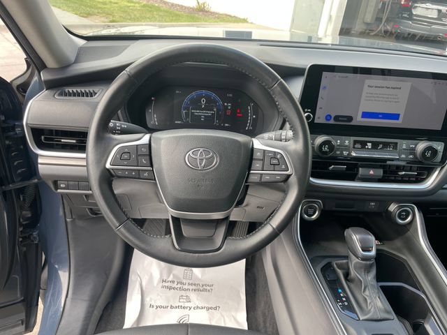 Used 2025 Toyota Grand Highlander AWD image 14
