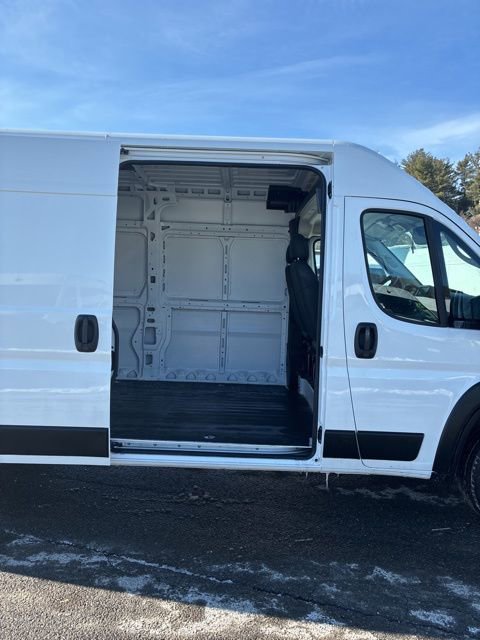Used 2025 RAM ProMaster 2500 w/ Convenience Group image 7